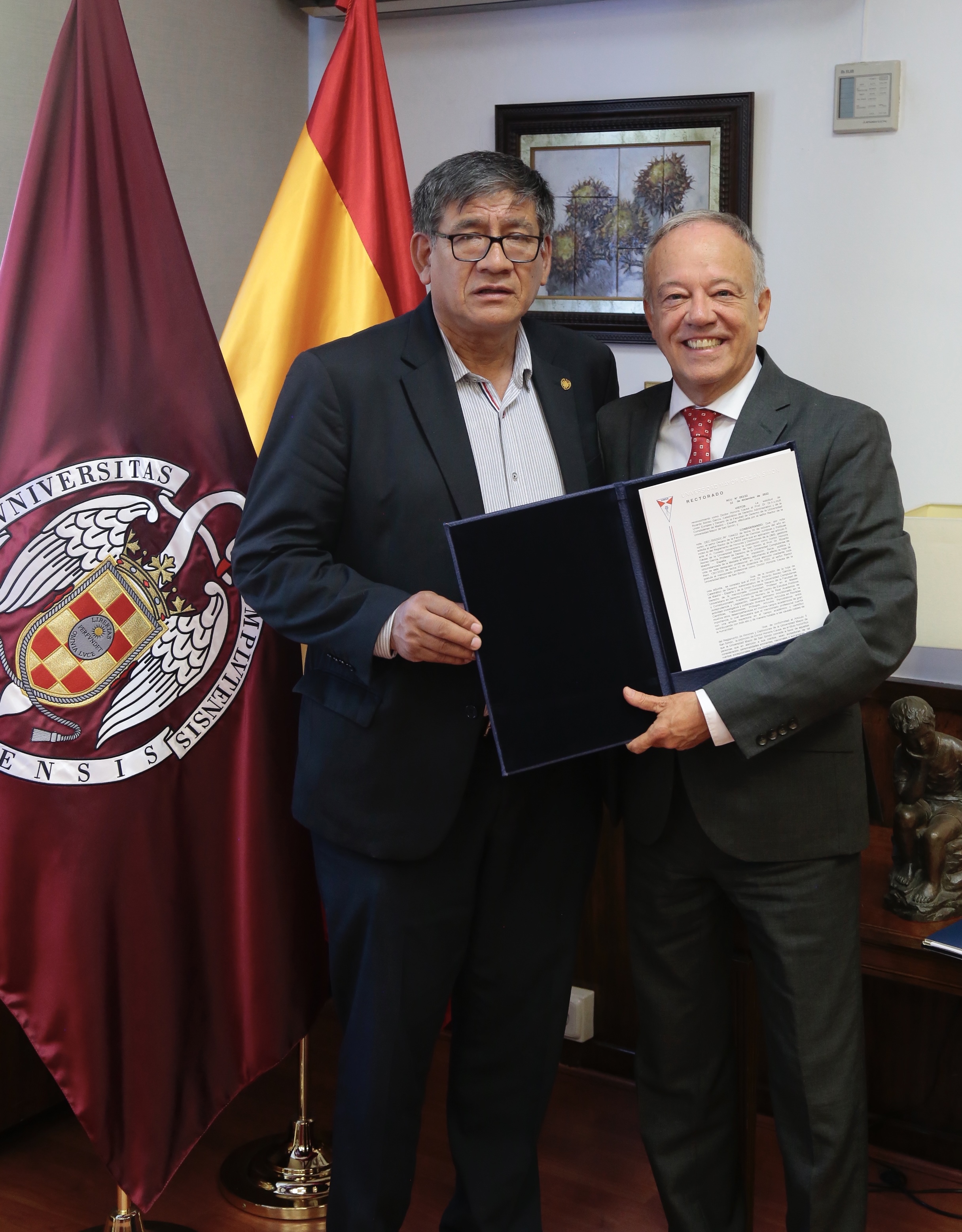 El Prof. Ricardo Alonso, distinguido con el título de Doctor Honoris Causa por la Universidad Mayor de San Simón